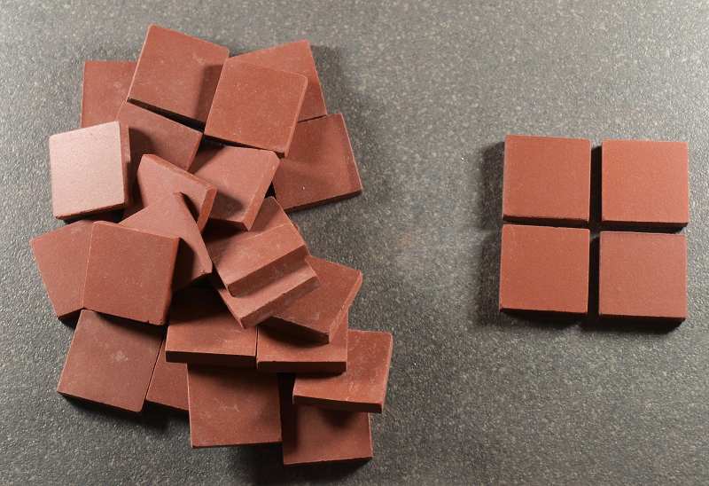 Grès Cérame 1,2 x 1,2 cm - Rouge, Par 100 gr