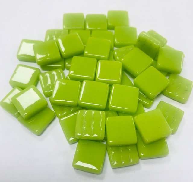 Pâte de verre 1.2 x 1.2 cm , vert pomme , par 100 g .