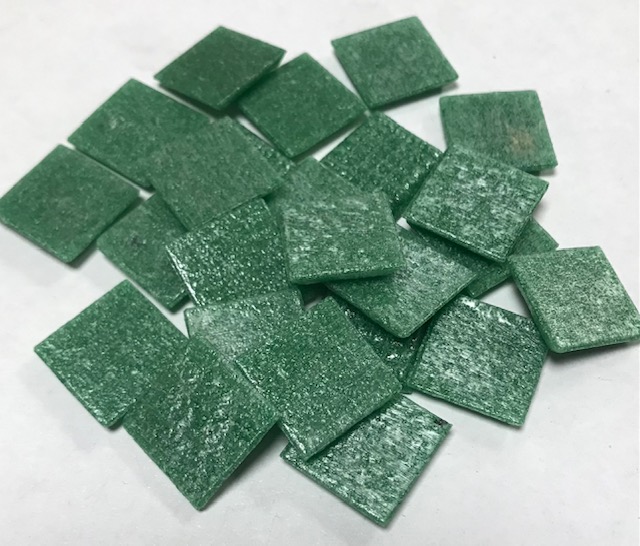 Pâte de verre  Verte irisé , 2 x 2 cm , par 100 g.
