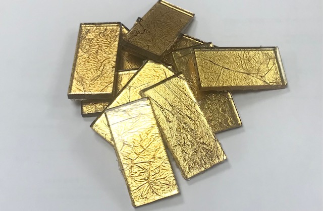 Rectangle Van Gogh or , 4.8 x 2.3 cm , par 100 g .