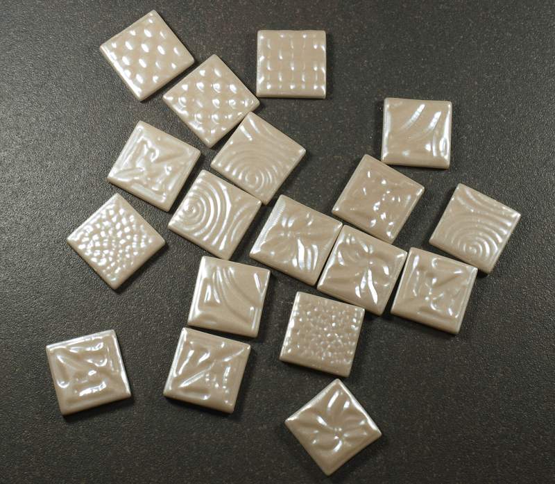 Aztec Crème  2,4 x 2,4 cm, par 100g