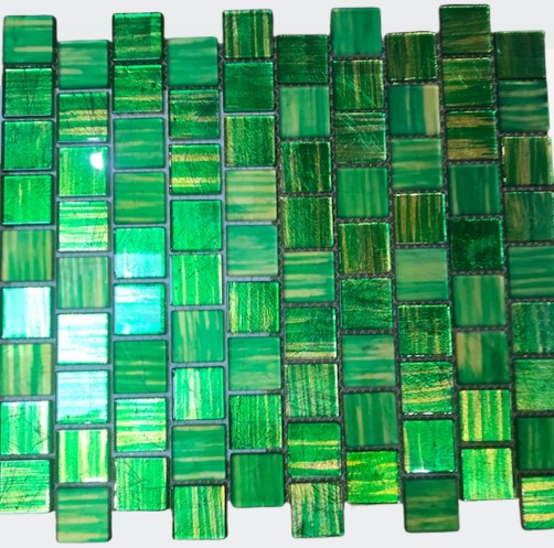 [CM CF43] Mix Pâte de verre striée vert , brillant et mate, 3 X 3 cm , à la plaque .