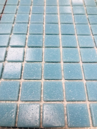 [a33-200649] Pâte de verre bleu clair , 2 x 2 cm , par 100 g .