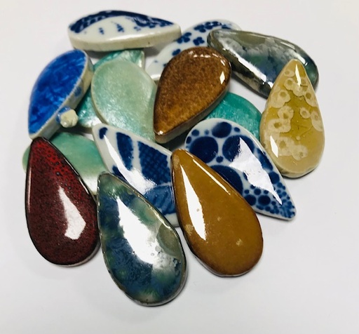 Gouttes Émaillées mix - 19 x 38 mm , par 100 g .