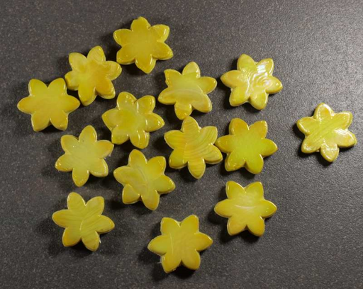 [14 pony] Fleurs Jaunes 3 cm, par 100g